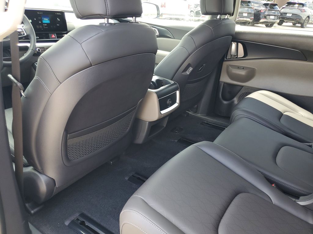 2026 Kia Carnival LXS - Photo 21