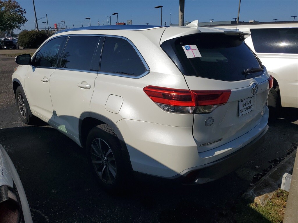 2017 Toyota Highlander XLE photo 2