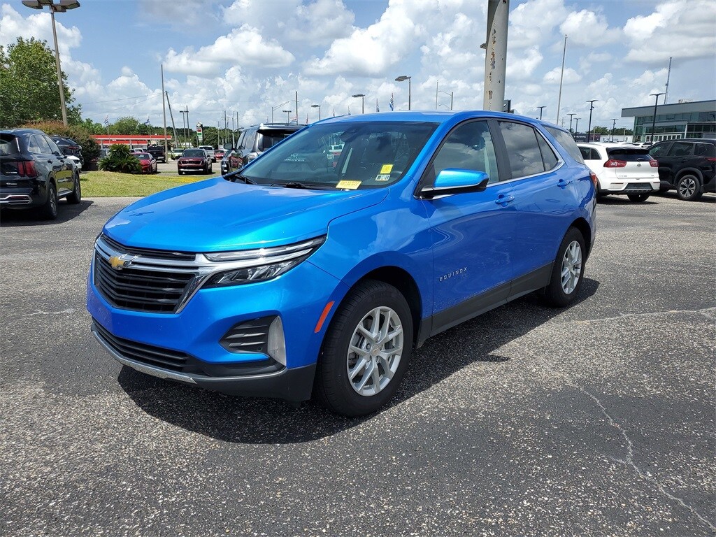 2024 Chevrolet Equinox LT photo 2