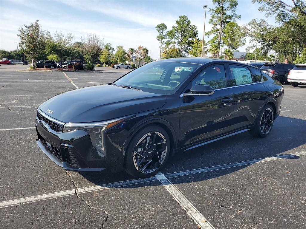 2025 Kia K4 GT-Line photo 2