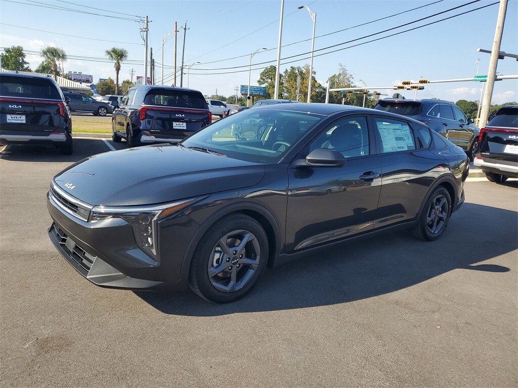 2025 Kia K4 LXS photo 2