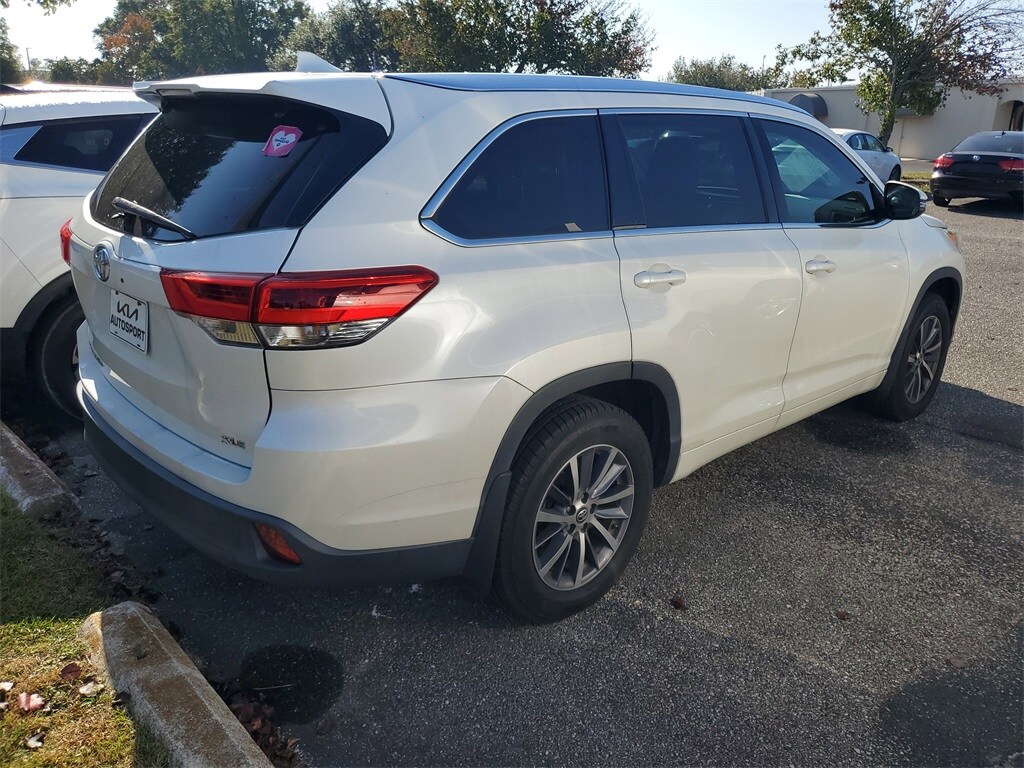 2017 Toyota Highlander XLE photo 3