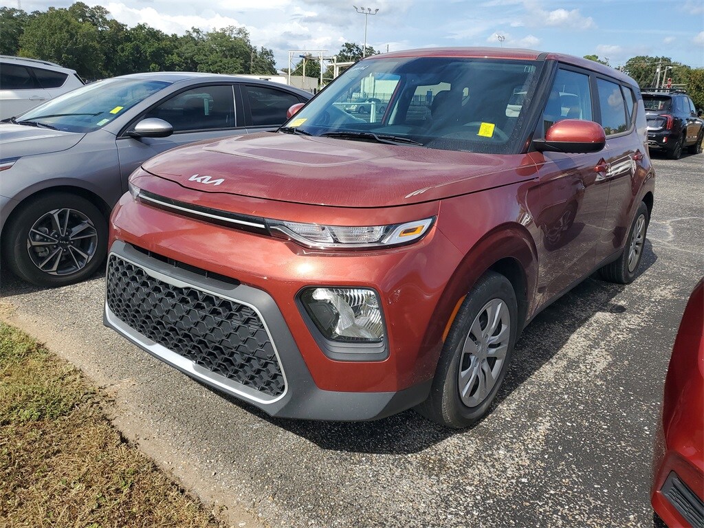 2022 Kia Soul LX photo 2
