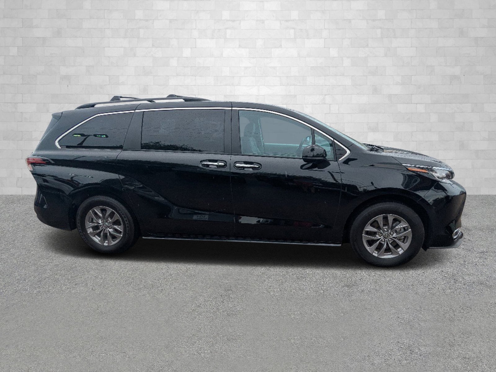 Used 2022 Toyota Sienna XLE with VIN 5TDJRKEC6NS135173 for sale in Pensacola, FL