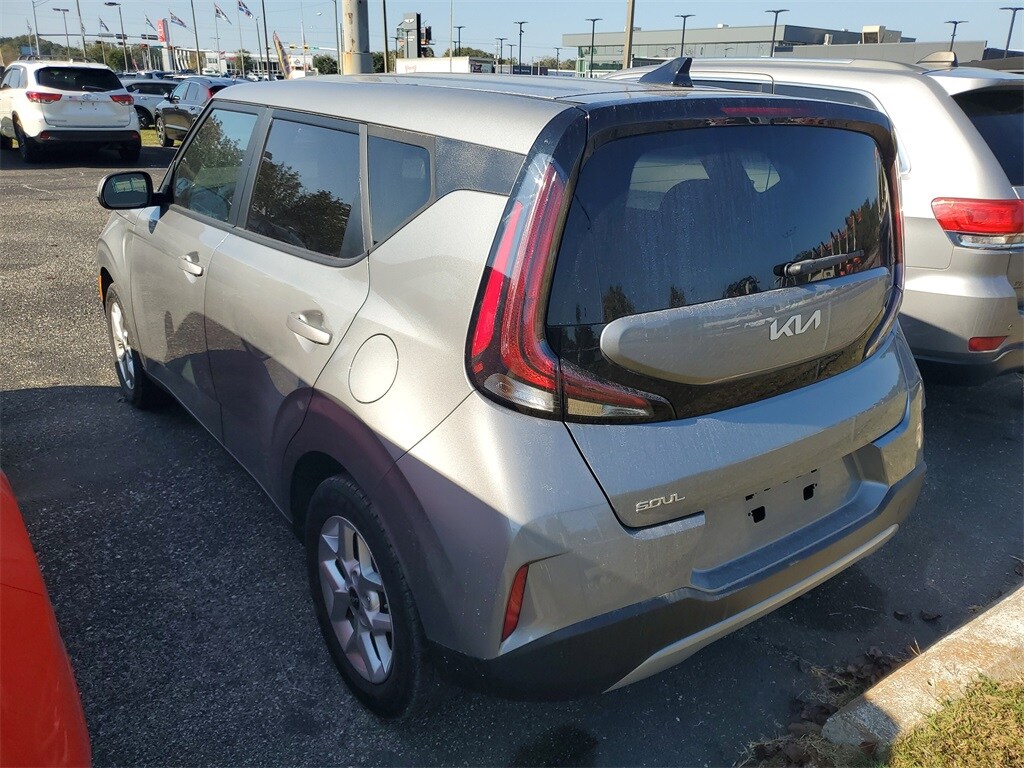 2024 Kia Soul LX photo 3