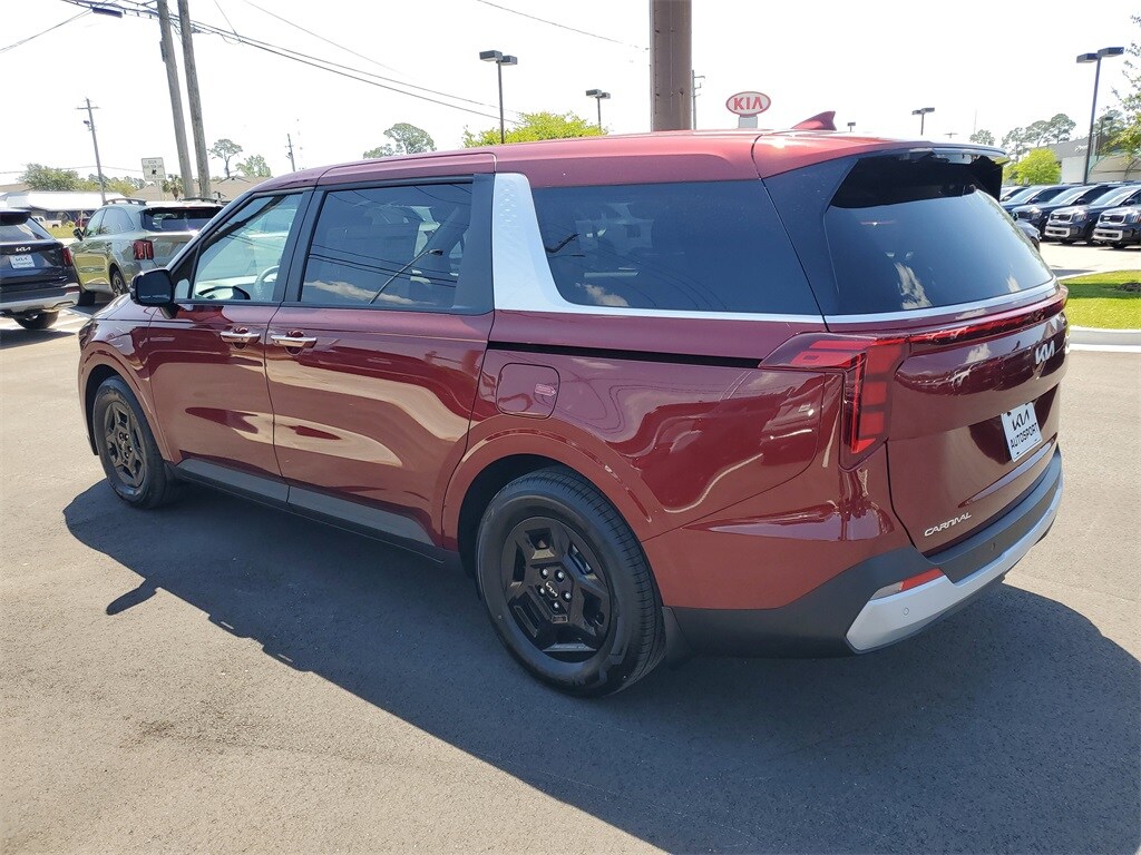 2025 Kia Carnival LXS photo 3