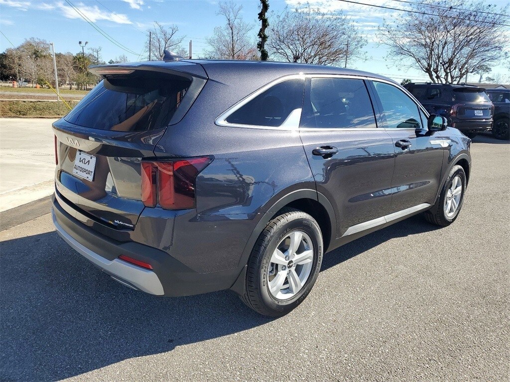 2025 Kia Sorento LX photo 4