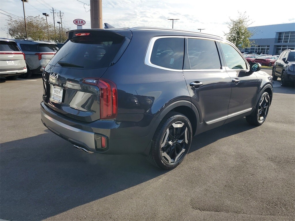 2025 Kia Telluride S photo 2