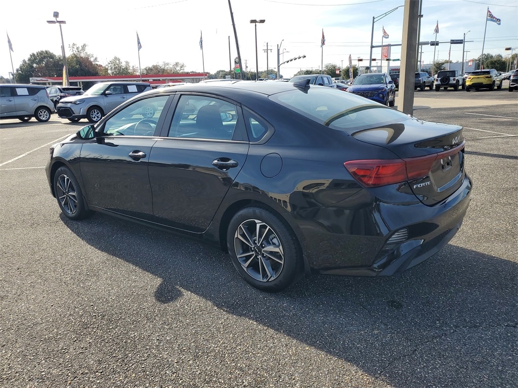 Used 2023 Kia Forte LXS Sedan