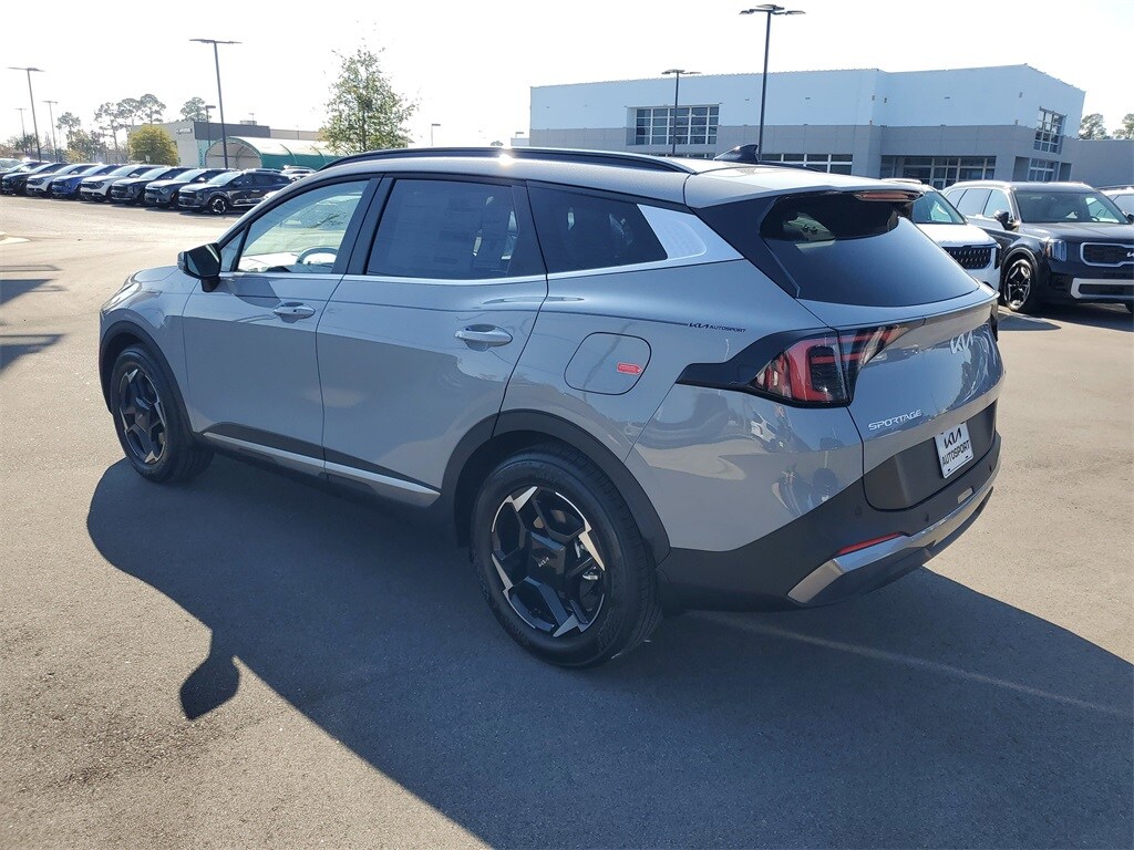 2026 Kia Sportage EX photo 3