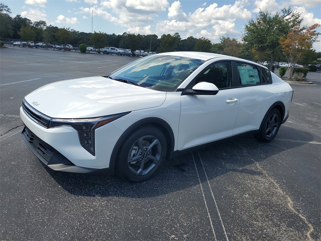 New 2025 Kia K4 LXS Sedan