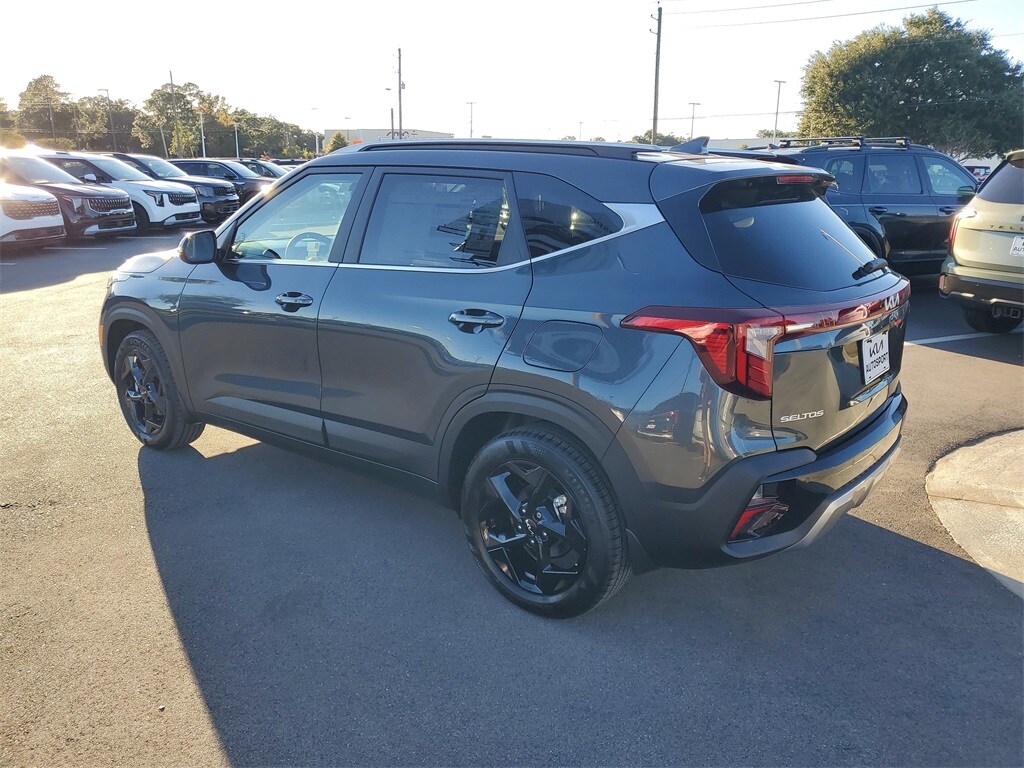 2026 Kia Seltos EX photo 3