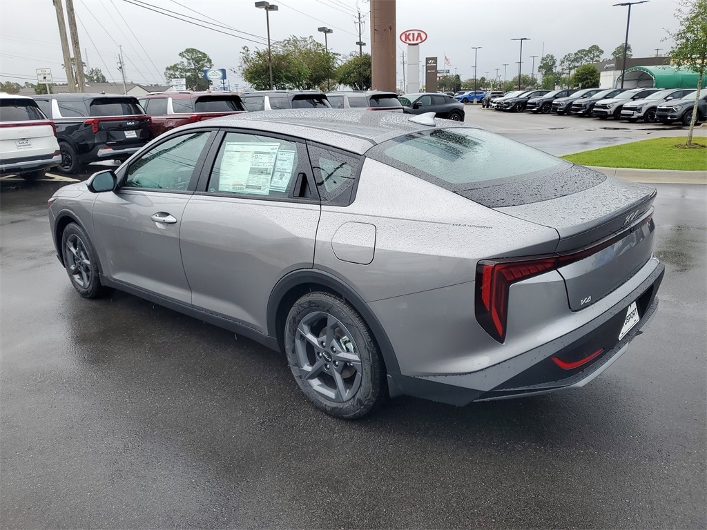 New 2025 Kia K4 LXS Sedan