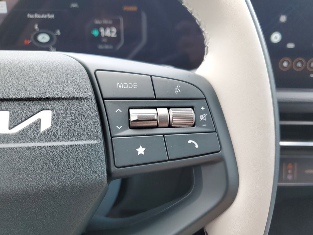 2025 Kia EV6 Wind - Photo 13