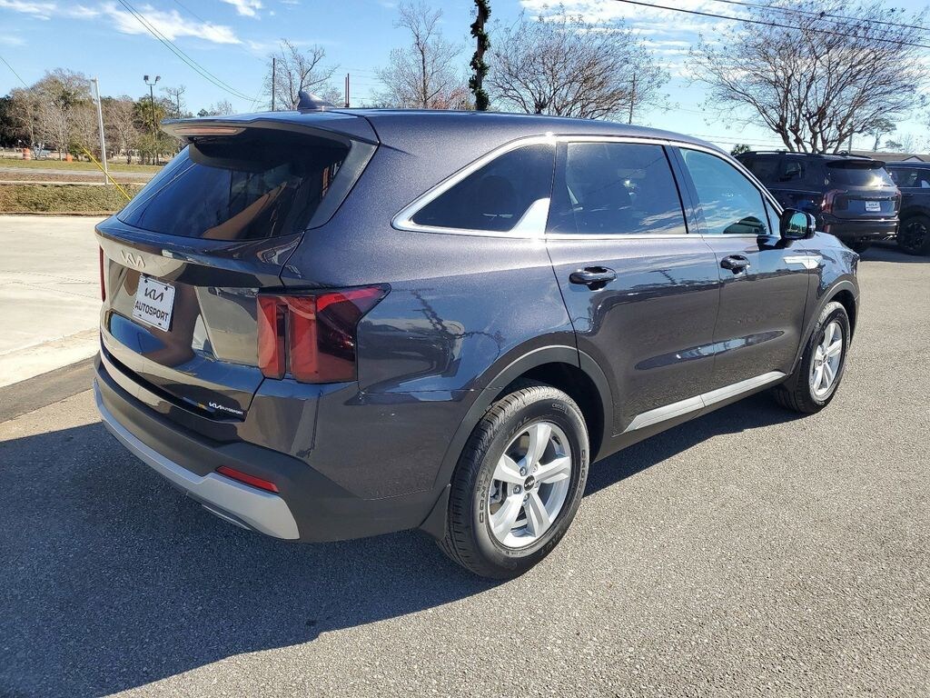 Used 2025 Kia Sorento LX SUV