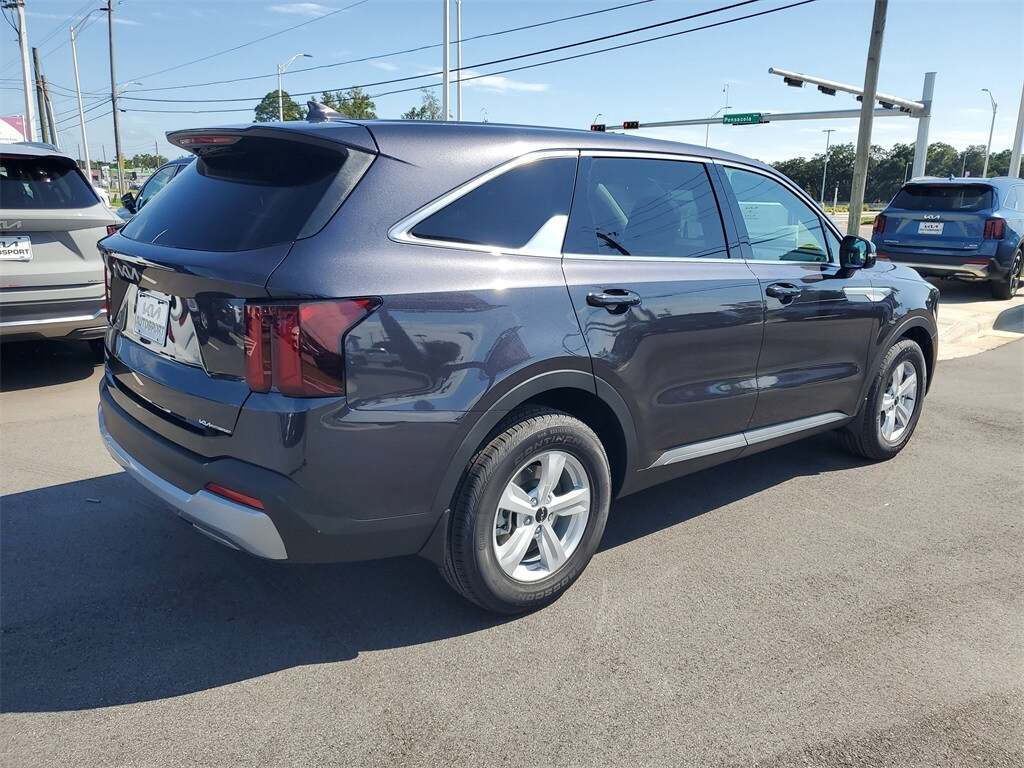 2025 Kia Sorento LX photo 4