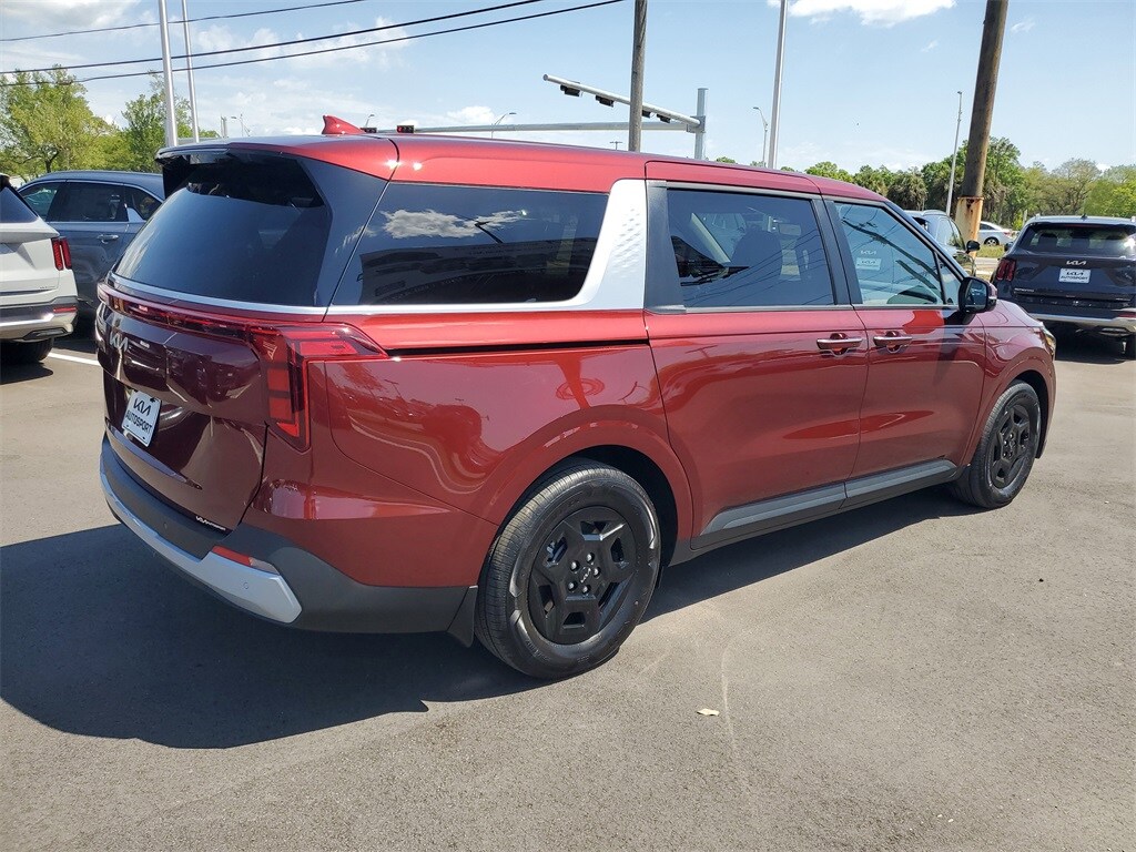2025 Kia Carnival LXS photo 4