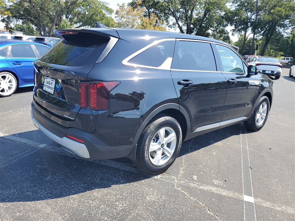 2026 Kia Sorento LX photo 4