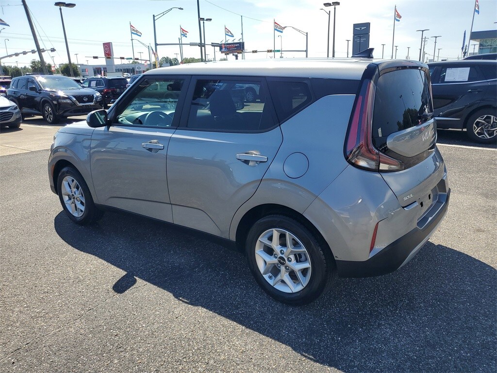 2024 Kia Soul LX photo 3