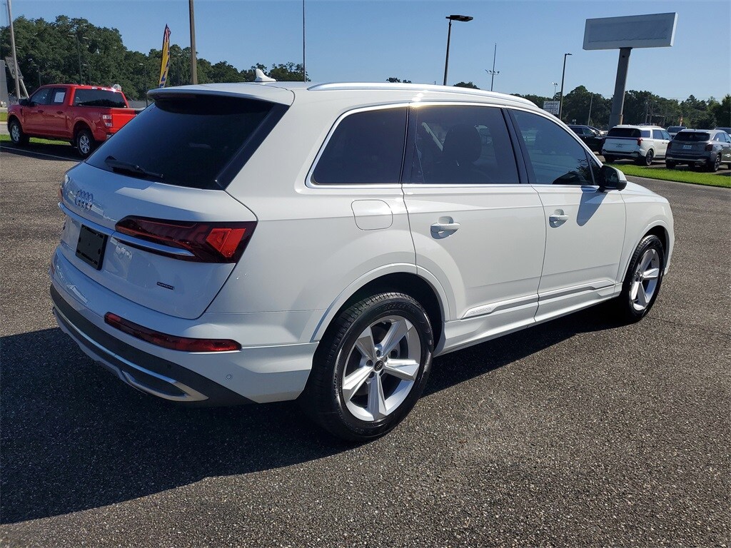 2022 Audi Q7 55 Premium photo 4