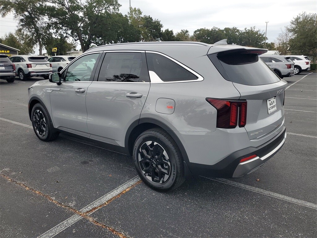 2026 Kia Sorento S photo 3