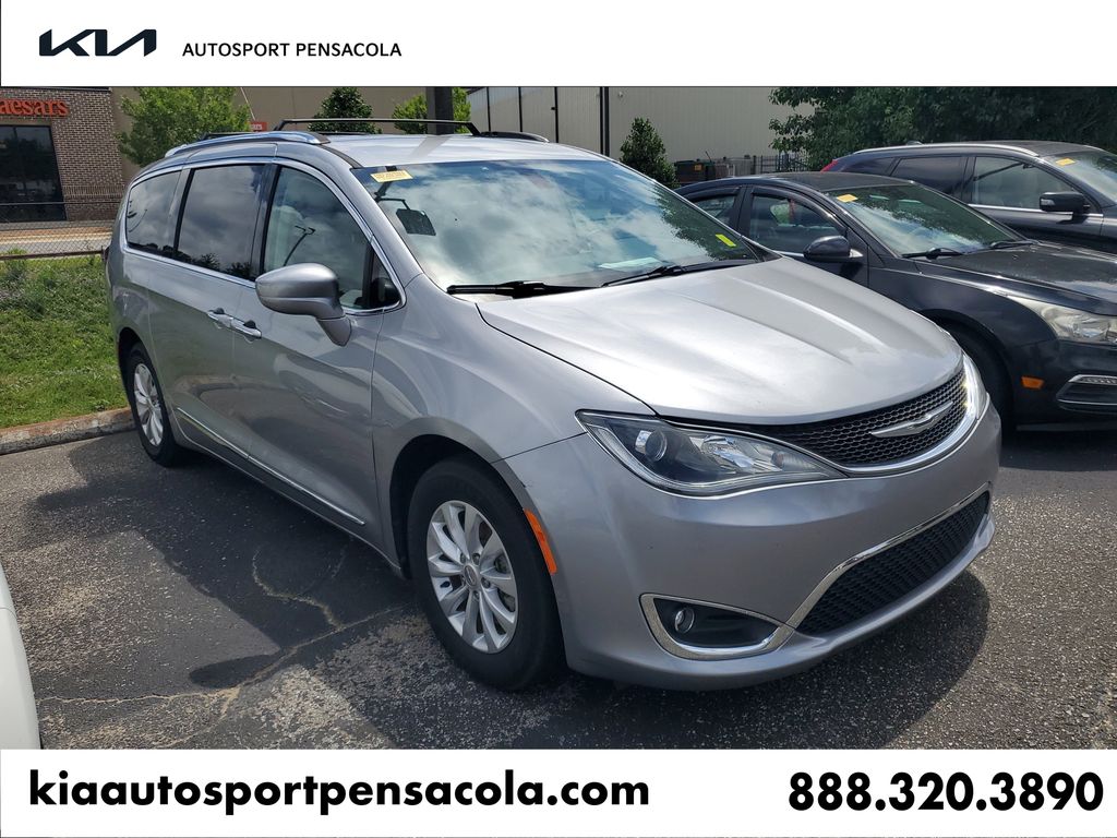 2018 Chrysler Pacifica Touring L's photo