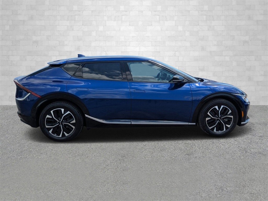 2023 Kia EV6 Wind photo 2