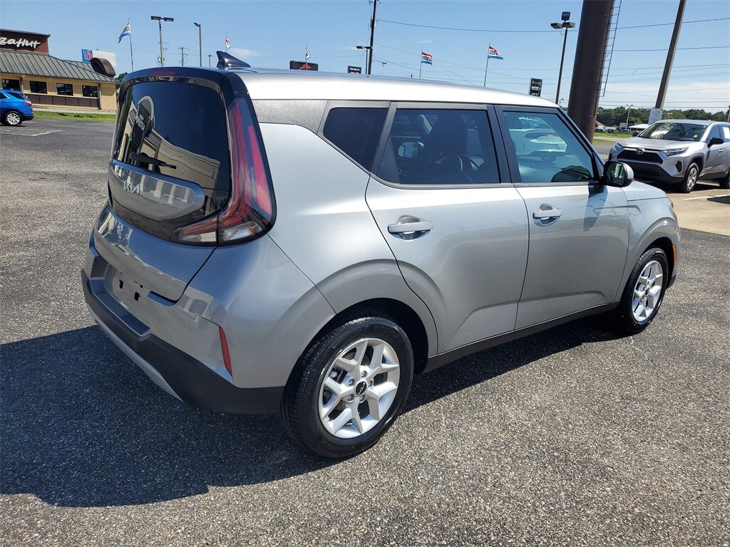 2024 Kia Soul LX photo 4
