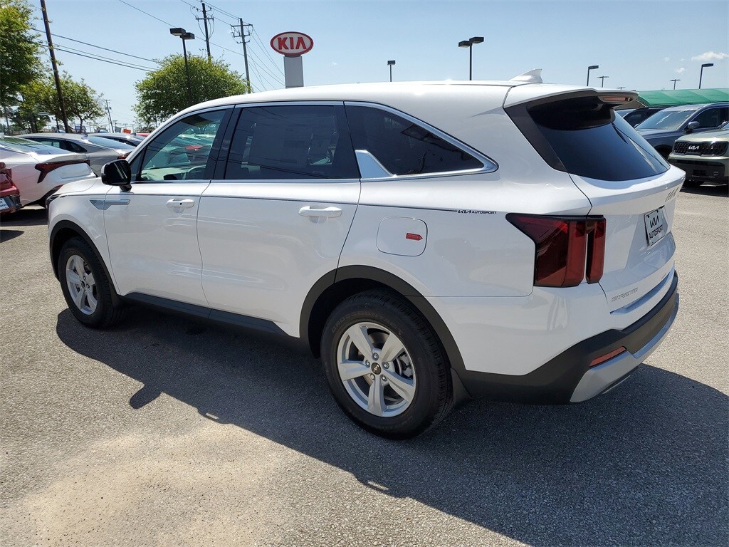 2025 Kia Sorento LX photo 3