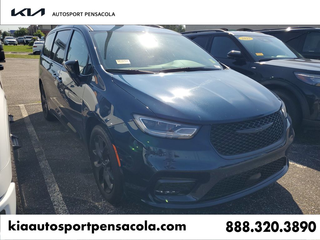 2025 Chrysler Pacifica Limited's photo