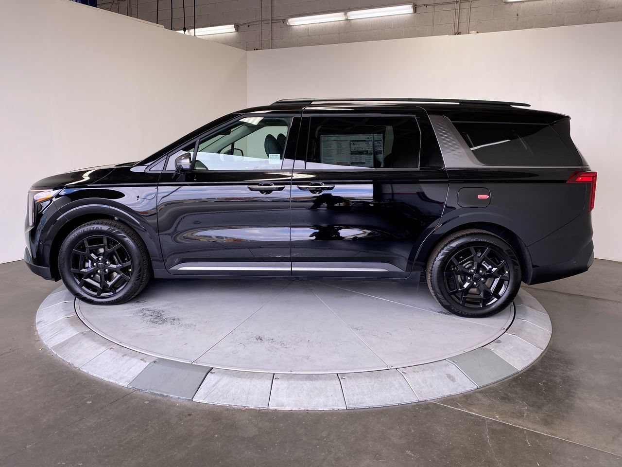 New 2027 Kia Carnival Hybrid SX Van Passenger Van