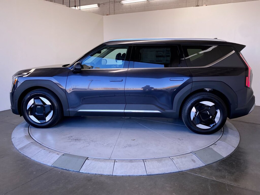 New 2026 Kia EV9 Wind SUV