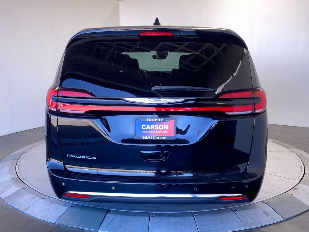 Used 2025 Chrysler Pacifica Select Select FWD