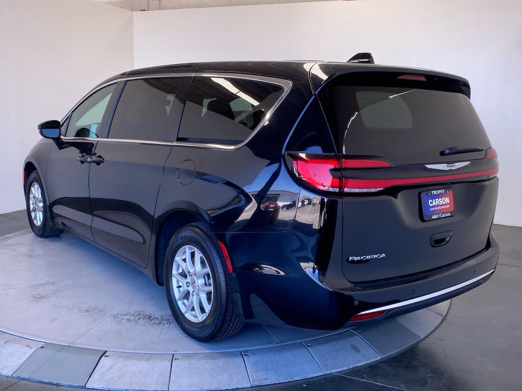 Used 2025 Chrysler Pacifica Select Select FWD
