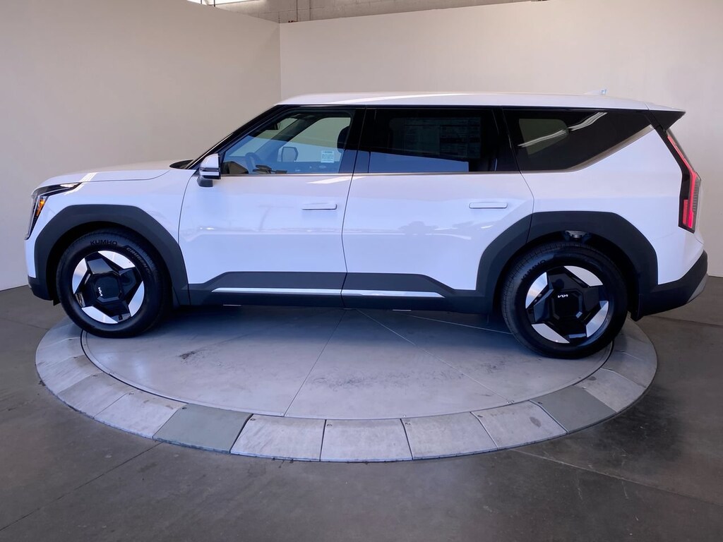 New 2026 Kia EV9 Light Long Range SUV