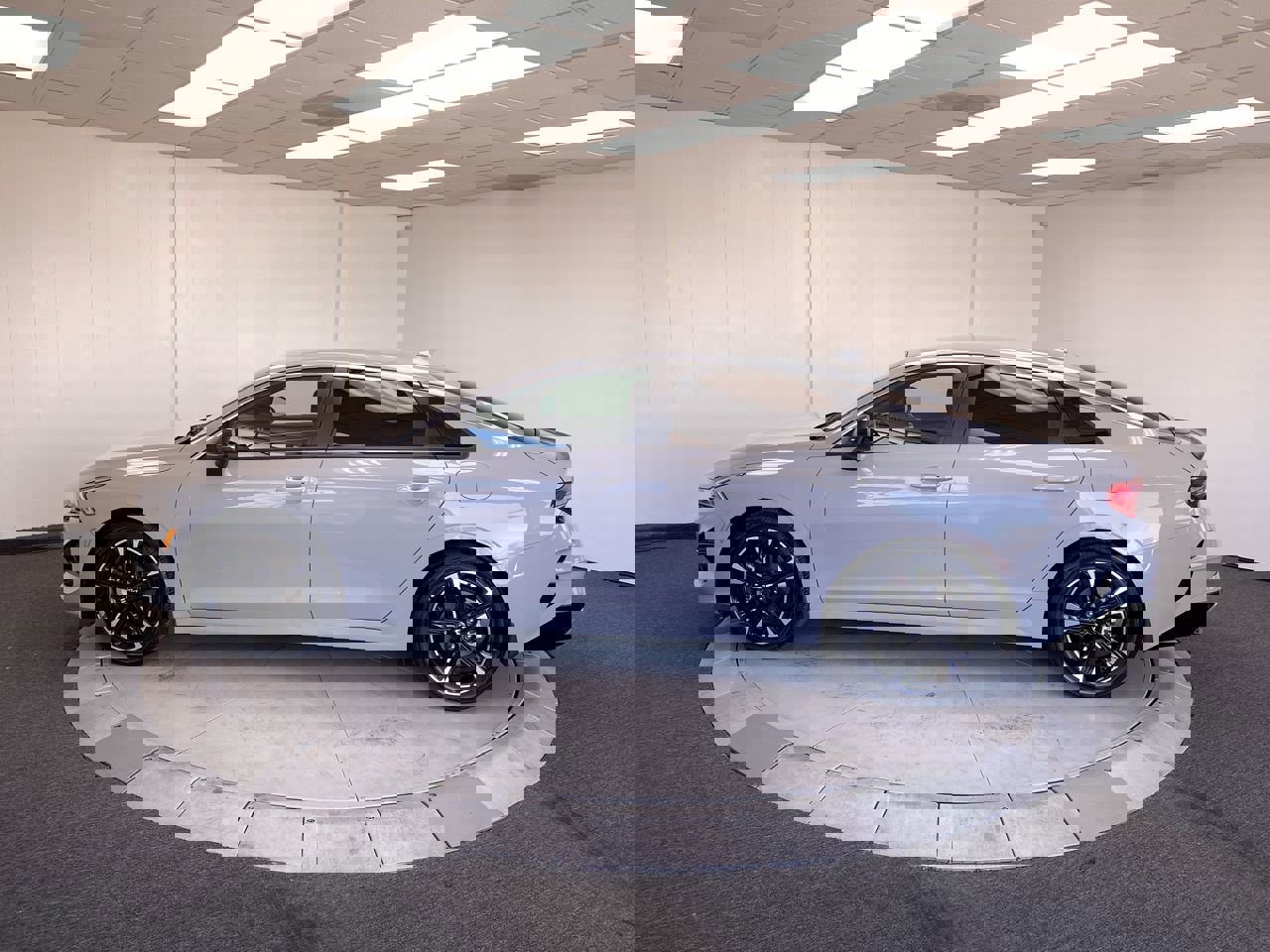 2024 Kia K5 GT-Line photo 2