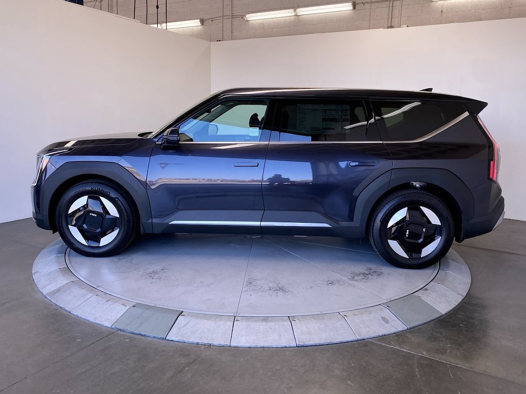 New 2026 Kia EV9 Light Long Range SUV