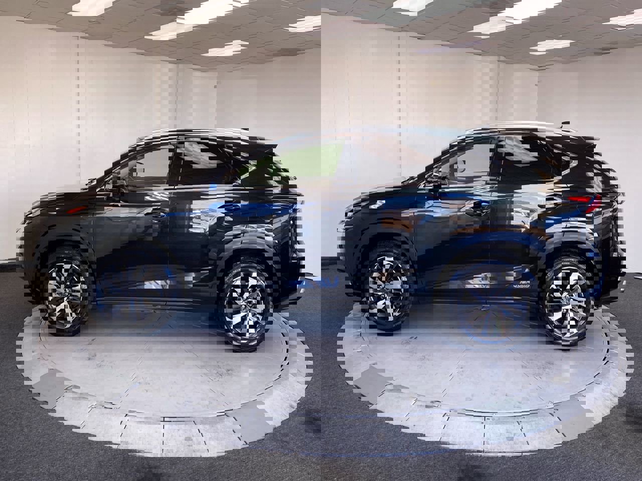 2021 Lexus NX 300h AWD photo 2