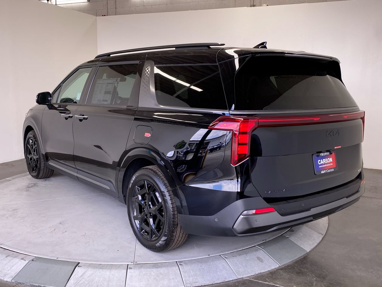 New 2027 Kia Carnival Hybrid SX Van Passenger Van