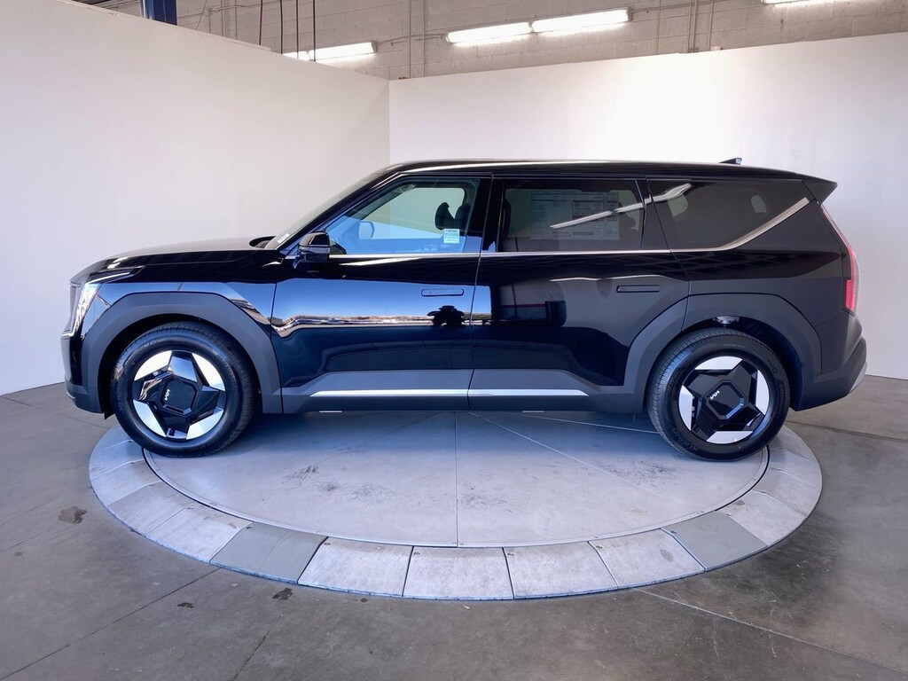 New 2026 Kia EV9 Light Long Range SUV