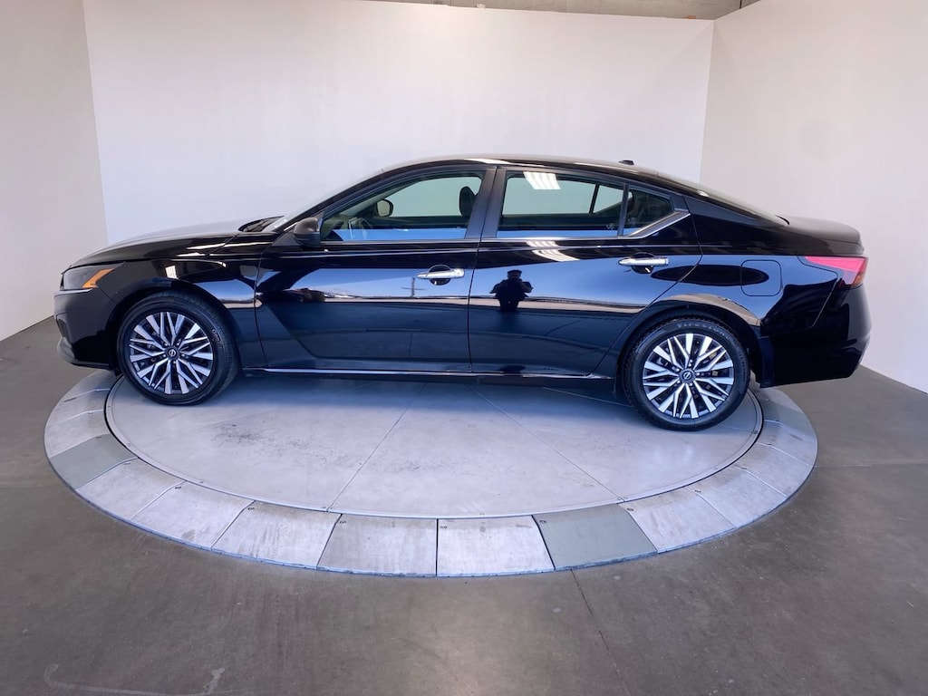 Used 2025 Nissan Altima SV SV FWD
