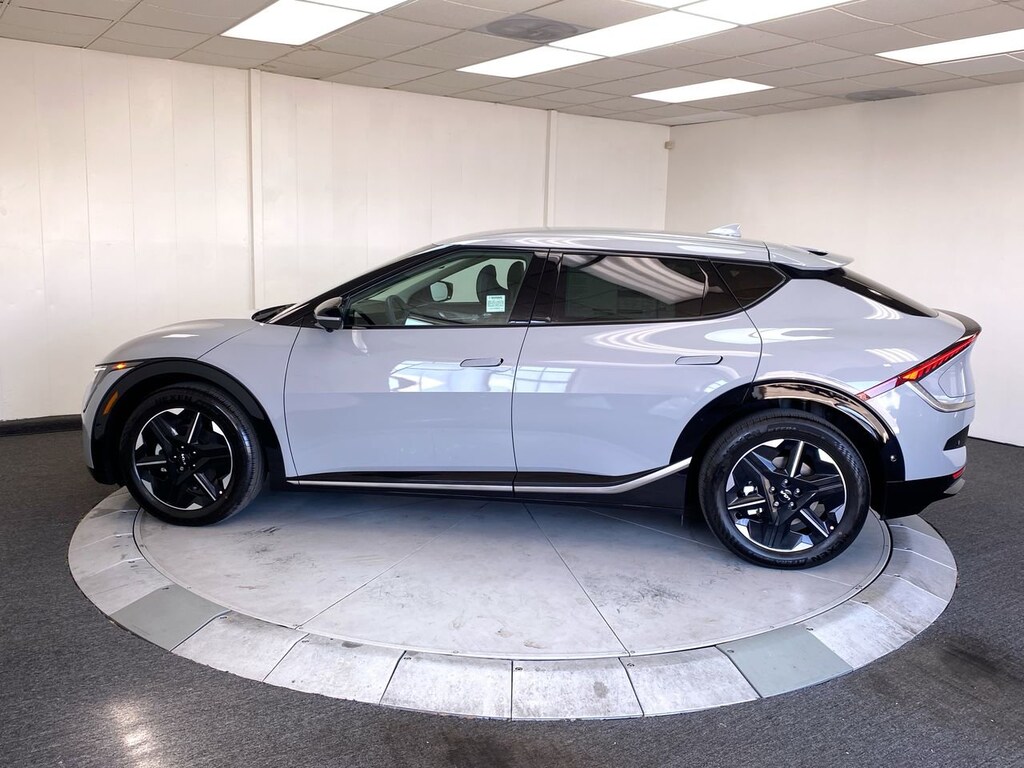 New 2025 Kia EV6 Wind SUV