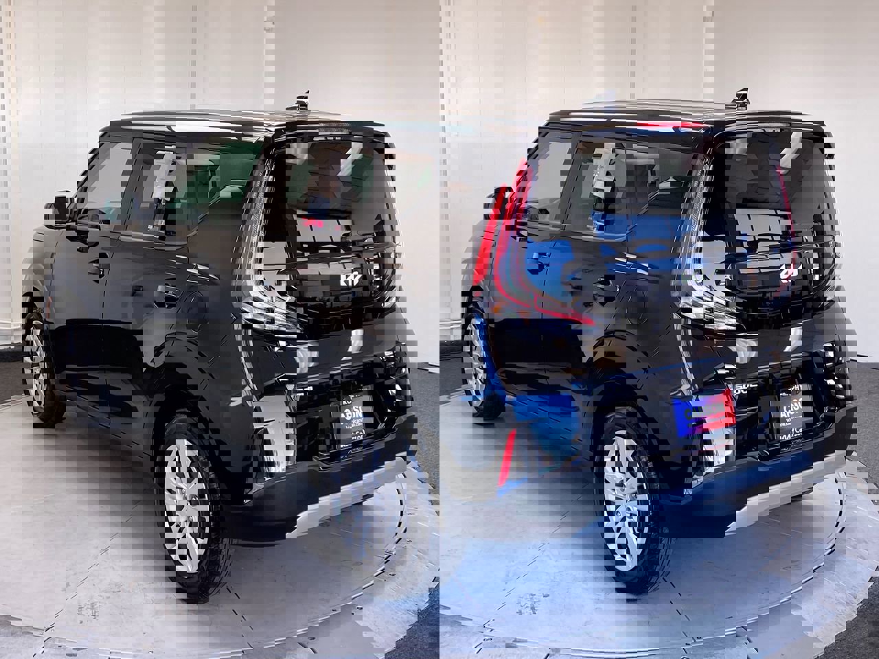 2023 Kia Soul LX photo 2