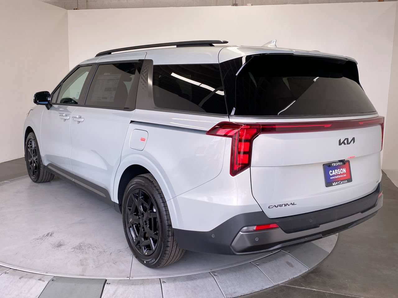 New 2027 Kia Carnival Hybrid SX Van Passenger Van