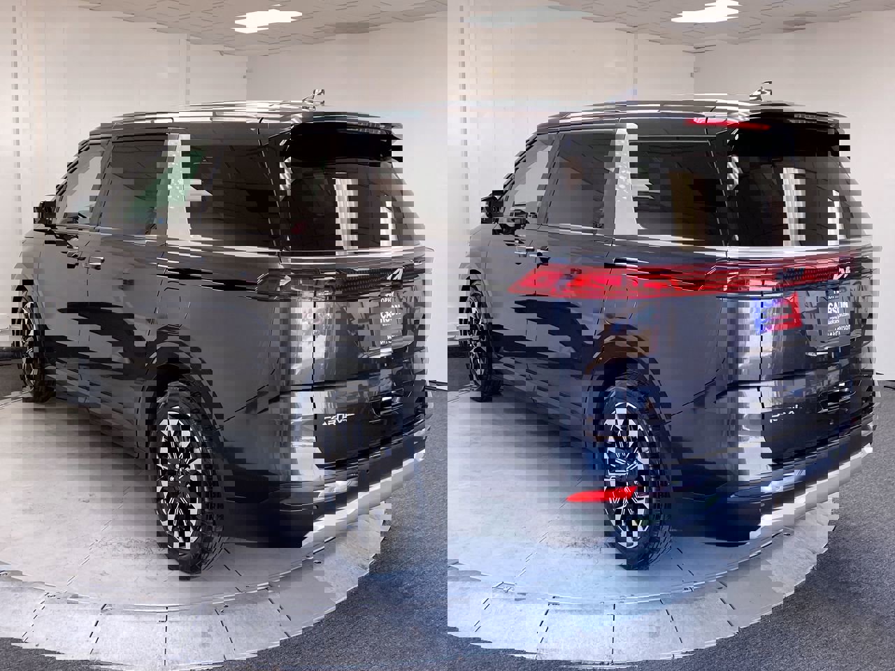 2024 Kia Carnival EX photo 3