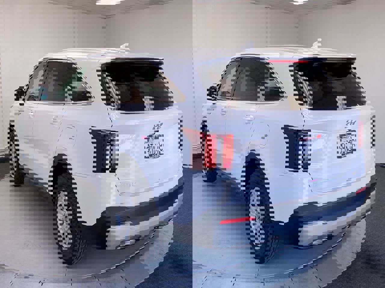 2025 Kia Sorento LX photo 2