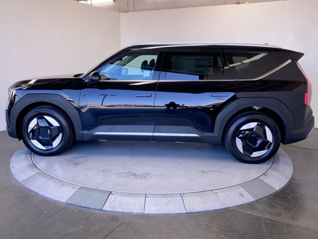 New 2026 Kia EV9 Wind SUV
