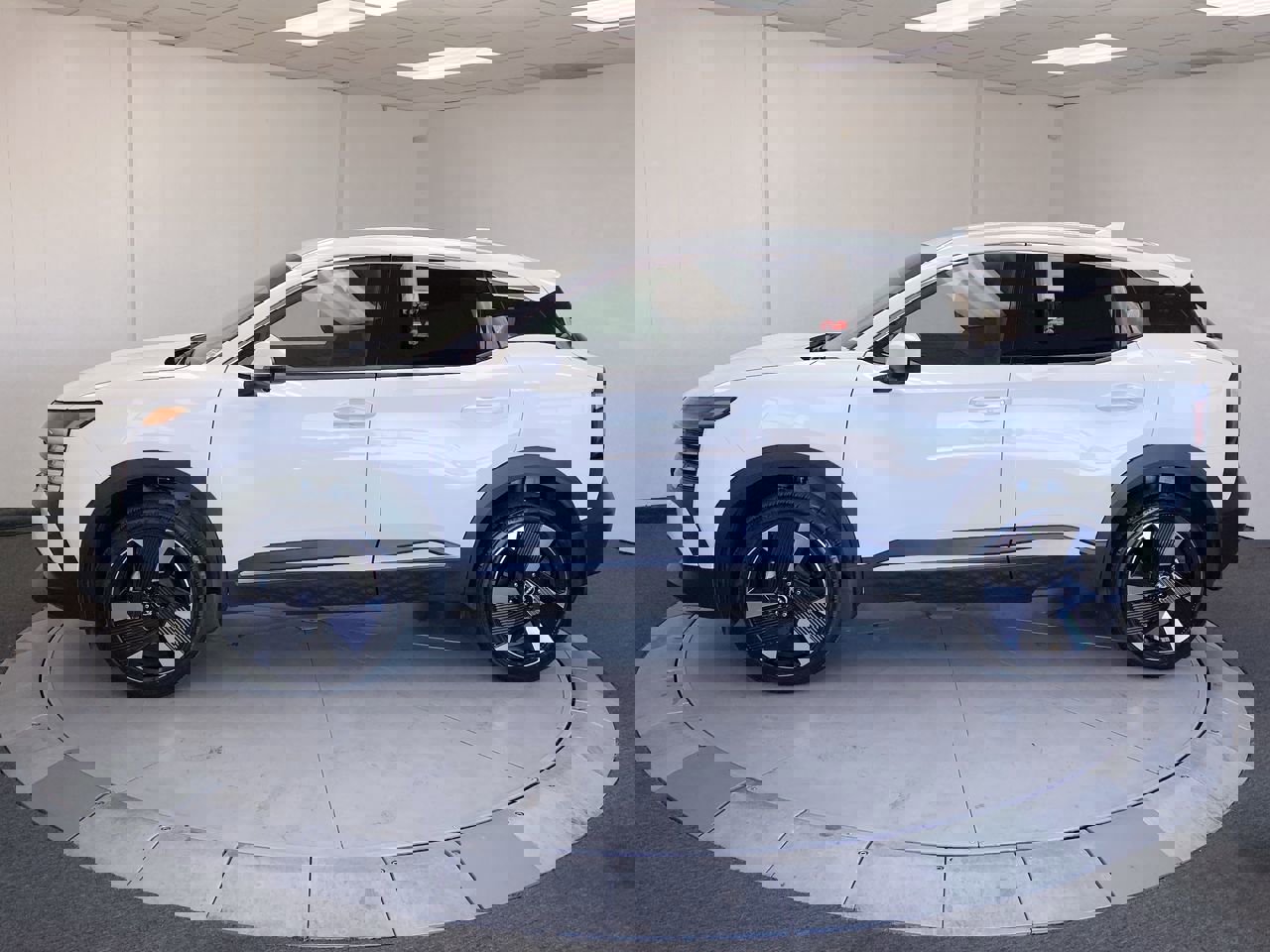 2025 Nissan Kicks SR photo 2