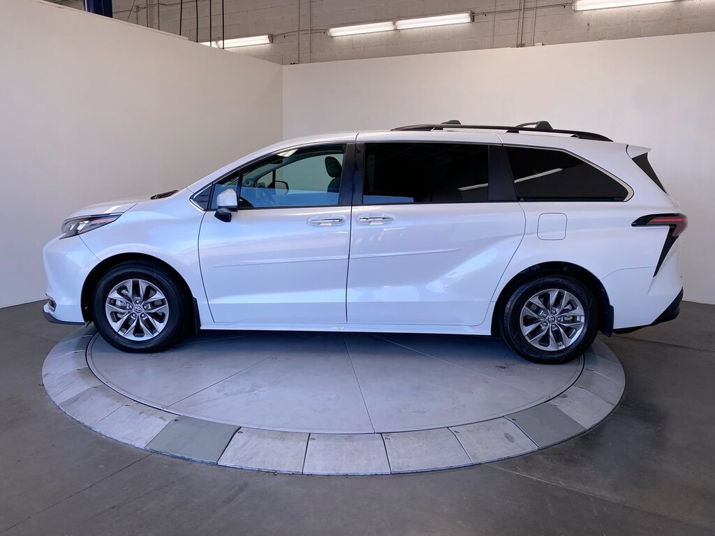 Used 2024 Toyota Sienna XLE XLE AWD 7-Passenger