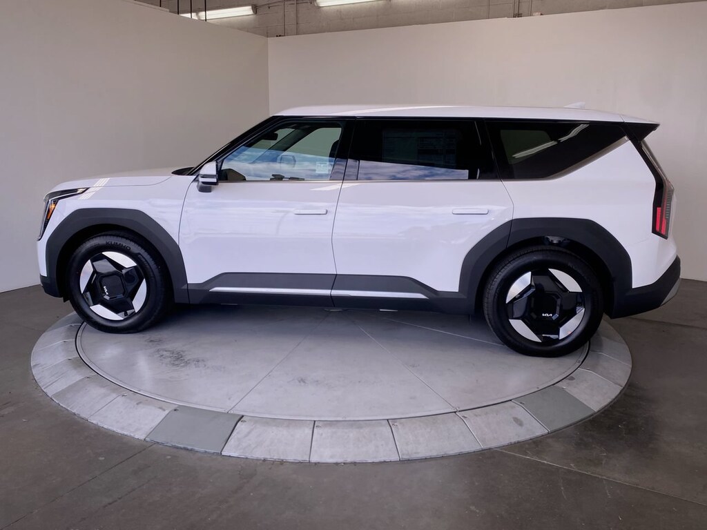 New 2026 Kia EV9 Light Long Range SUV